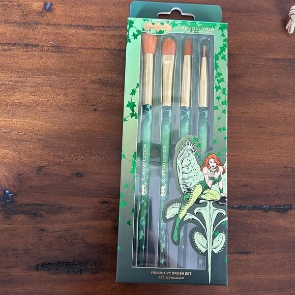 DC X Revolution Poison Ivy Make Up Brush Set 4 Piece NWT Ipsy drawstring bag - Picture 4 of 9